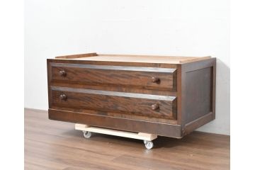 中古　松本民芸家具　天板リメイク　シックで品のある雰囲気が魅力的なローチェスト(ローボード、サイドチェスト、引き出し、衣装タンス、テレビ台)(R-084317)