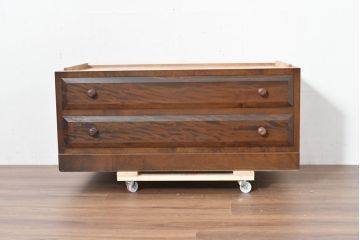 中古　松本民芸家具　天板リメイク　シックで品のある雰囲気が魅力的なローチェスト(ローボード、サイドチェスト、引き出し、衣装タンス、テレビ台)(R-084317)