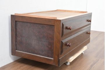 中古　松本民芸家具　天板リメイク　シックで品のある雰囲気が魅力的なローチェスト(ローボード、サイドチェスト、引き出し、衣装タンス、テレビ台)(R-084317)
