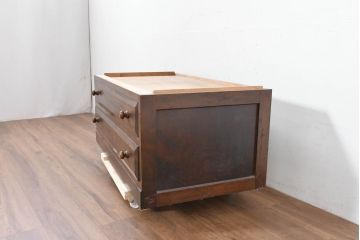中古　松本民芸家具　天板リメイク　シックで品のある雰囲気が魅力的なローチェスト(ローボード、サイドチェスト、引き出し、衣装タンス、テレビ台)(R-084317)