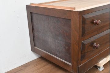 中古　松本民芸家具　天板リメイク　シックで品のある雰囲気が魅力的なローチェスト(ローボード、サイドチェスト、引き出し、衣装タンス、テレビ台)(R-084317)