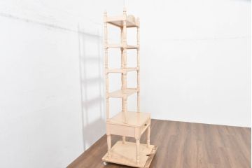 中古　希少な廃番品!!　IDC大塚家具取り扱い　Lynn Hollyn(リン ホーリン)　ヨーロピアンなデザインが可愛らしいトールシェルフ(オープンラック、オープンシェルフ、ディスプレイラック、陳列棚、飾り棚、ブックシェルフ)(R-084318)