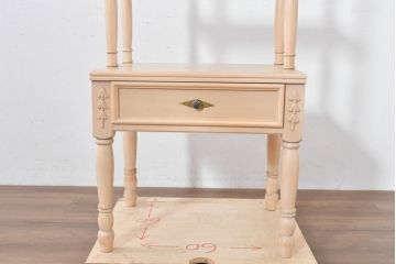 中古　希少な廃番品!!　IDC大塚家具取り扱い　Lynn Hollyn(リン ホーリン)　ヨーロピアンなデザインが可愛らしいトールシェルフ(オープンラック、オープンシェルフ、ディスプレイラック、陳列棚、飾り棚、ブックシェルフ)(R-084318)