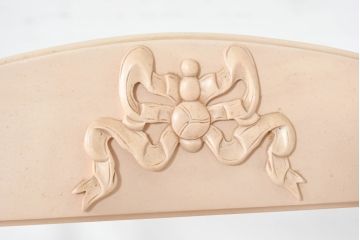中古　希少な廃番品!!　IDC大塚家具取り扱い　Lynn Hollyn(リン ホーリン)　ヨーロピアンなデザインが可愛らしいトールシェルフ(オープンラック、オープンシェルフ、ディスプレイラック、陳列棚、飾り棚、ブックシェルフ)(R-084318)