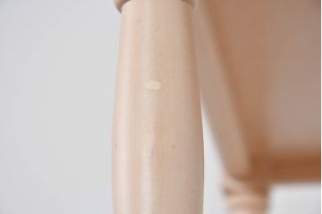 中古　希少な廃番品!!　IDC大塚家具取り扱い　Lynn Hollyn(リン ホーリン)　ヨーロピアンなデザインが可愛らしいトールシェルフ(オープンラック、オープンシェルフ、ディスプレイラック、陳列棚、飾り棚、ブックシェルフ)(R-084318)
