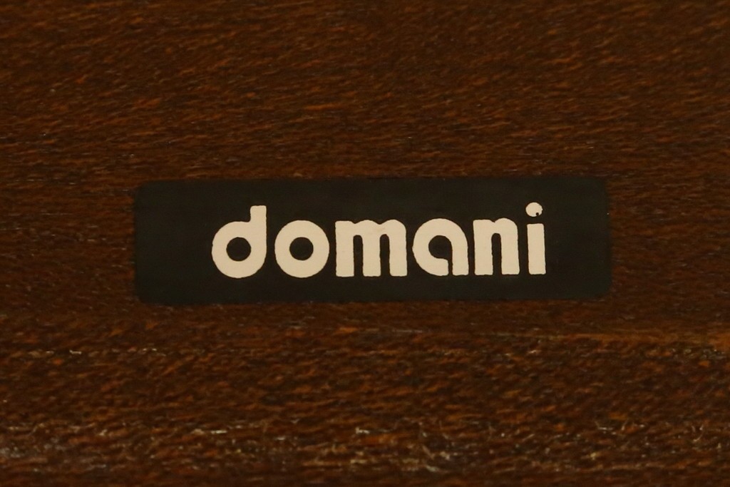 中古　カリモク家具(karimoku)　ドマーニ(domani)　クイーンズライフ(QUEENS LIFE)　クラシカルモダンな雰囲気漂うリビングテーブル　定価約17万円　(R-084319)