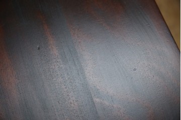 中古　樺(カバ)材　希少な小振りサイズ!!　クラシカルなデザインが上品な民芸調ダイニングテーブル　(R-084320)