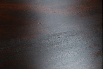 中古　樺(カバ)材　希少な小振りサイズ!!　クラシカルなデザインが上品な民芸調ダイニングテーブル　(R-084320)