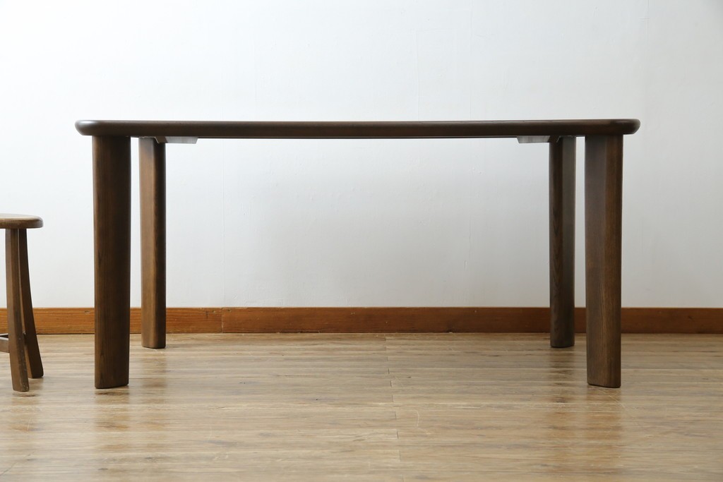 中古　美品　カリモク家具(karimoku)　DT8511　ナラ材　ナシンプルデザインでどんなインテリアにも馴染むダイニングテーブル　定価約14万円相当　(R-084321)
