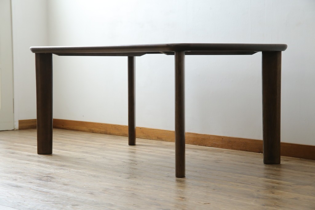 中古　美品　カリモク家具(karimoku)　DT8511　ナラ材　ナシンプルデザインでどんなインテリアにも馴染むダイニングテーブル　定価約14万円相当　(R-084321)