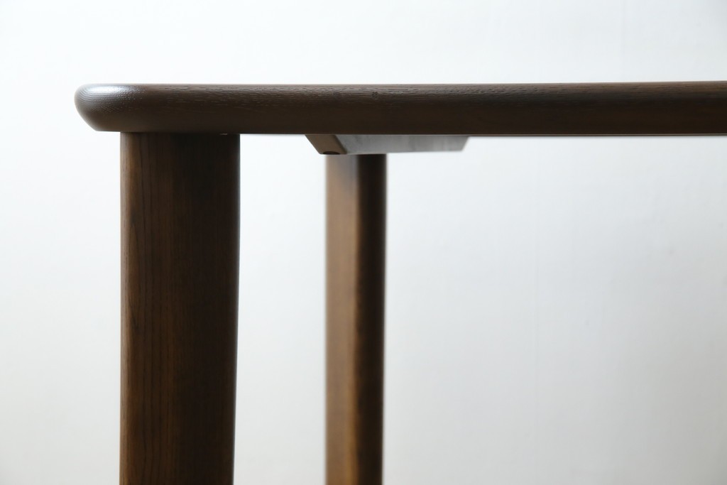 中古　美品　カリモク家具(karimoku)　DT8511　ナラ材　ナシンプルデザインでどんなインテリアにも馴染むダイニングテーブル　定価約14万円相当　(R-084321)