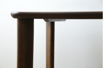 中古　美品　カリモク家具(karimoku)　DT8511　ナラ材　ナシンプルデザインでどんなインテリアにも馴染むダイニングテーブル　定価約14万円相当　(R-084321)