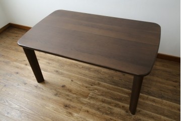 中古　美品　カリモク家具(karimoku)　DT8511　ナラ材　ナシンプルデザインでどんなインテリアにも馴染むダイニングテーブル　定価約14万円相当　(R-084321)