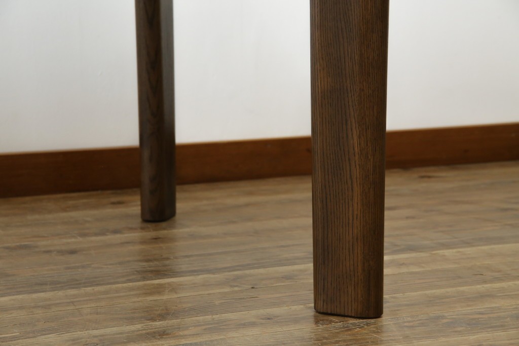 中古　美品　カリモク家具(karimoku)　DT8511　ナラ材　ナシンプルデザインでどんなインテリアにも馴染むダイニングテーブル　定価約14万円相当　(R-084321)