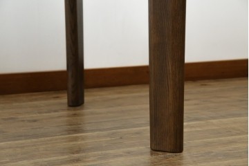 中古　美品　カリモク家具(karimoku)　DT8511　ナラ材　ナシンプルデザインでどんなインテリアにも馴染むダイニングテーブル　定価約14万円相当　(R-084321)