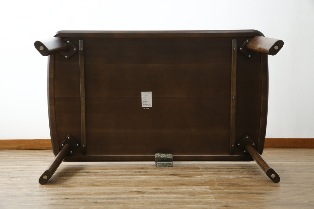中古　美品　カリモク家具(karimoku)　DT8511　ナラ材　ナシンプルデザインでどんなインテリアにも馴染むダイニングテーブル　定価約14万円相当　(R-084321)