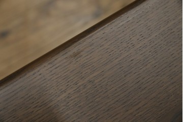 中古　美品　カリモク家具(karimoku)　DT8511　ナラ材　ナシンプルデザインでどんなインテリアにも馴染むダイニングテーブル　定価約14万円相当　(R-084321)