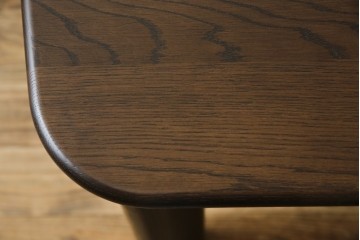 中古　美品　カリモク家具(karimoku)　DT8511　ナラ材　ナシンプルデザインでどんなインテリアにも馴染むダイニングテーブル　定価約14万円相当　(R-084321)