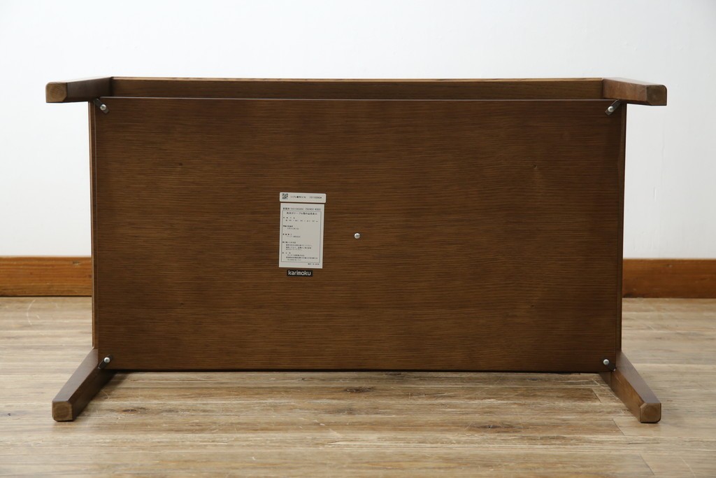 中古　美品　カリモク家具(karimoku)　ナラ材　チュラルで落ち着いた空間を演出するシンプルなローテーブル　(R-084322)