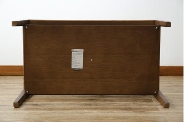 中古　美品　カリモク家具(karimoku)　ナラ材　チュラルで落ち着いた空間を演出するシンプルなローテーブル　(R-084322)