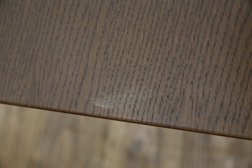 中古　美品　カリモク家具(karimoku)　ナラ材　チュラルで落ち着いた空間を演出するシンプルなローテーブル　(R-084322)