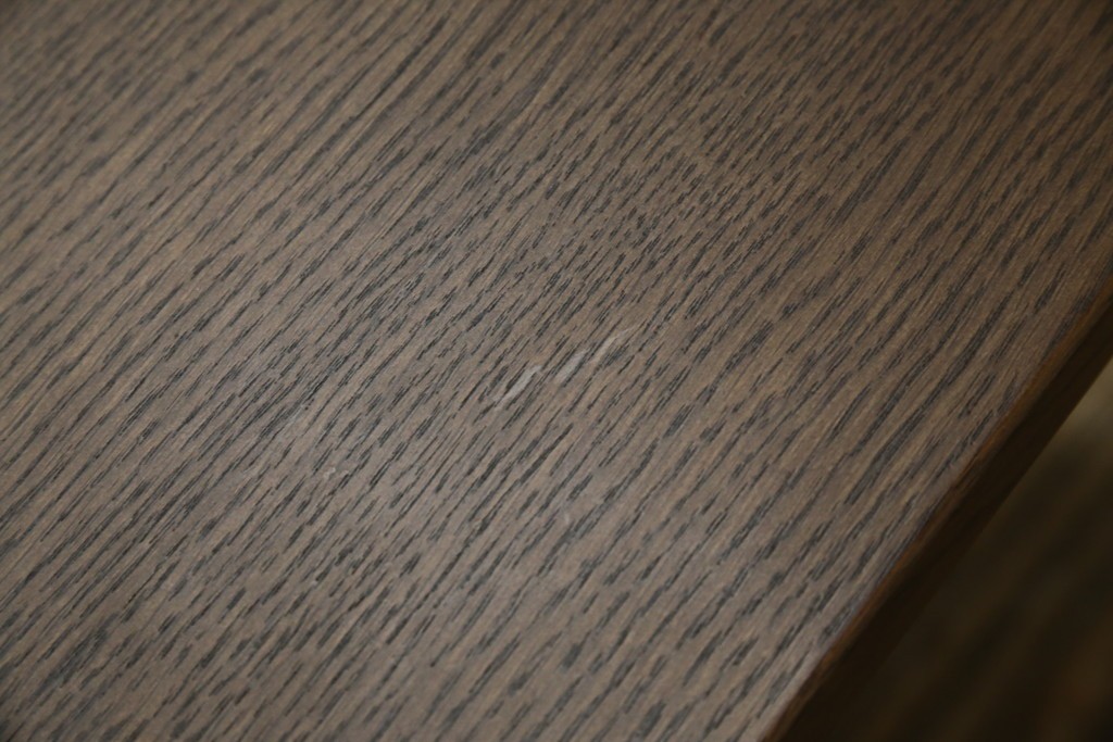 中古　美品　カリモク家具(karimoku)　ナラ材　チュラルで落ち着いた空間を演出するシンプルなローテーブル　(R-084322)