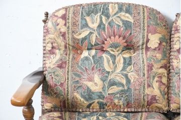 中古　超美品　展示品　使用感ほぼなし　飛騨産業　キツツキ　穂高シリーズ　美しい花柄が際立つ2人掛けソファ(2P、二人掛け、リビングチェア、アームソファ)(定価約24万円)(R-084324)