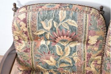 中古　超美品　展示品　使用感ほぼなし　飛騨産業　キツツキ　穂高シリーズ　美しい花柄が際立つ2人掛けソファ(2P、二人掛け、リビングチェア、アームソファ)(定価約24万円)(R-084324)