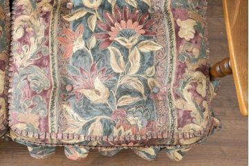 中古　超美品　展示品　使用感ほぼなし　飛騨産業　キツツキ　穂高シリーズ　美しい花柄が際立つ2人掛けソファ(2P、二人掛け、リビングチェア、アームソファ)(定価約24万円)(R-084324)
