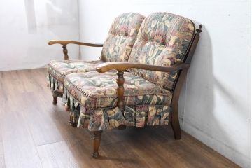 中古　超美品　展示品　使用感ほぼなし　飛騨産業　キツツキ　穂高シリーズ　美しい花柄が際立つ2人掛けソファ(2P、二人掛け、リビングチェア、アームソファ)(定価約24万円)(R-084324)