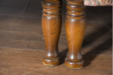 中古　超美品　展示品　使用感ほぼなし　飛騨産業　キツツキ　穂高シリーズ　美しい花柄が際立つ2人掛けソファ(2P、二人掛け、リビングチェア、アームソファ)(定価約24万円)(R-084324)