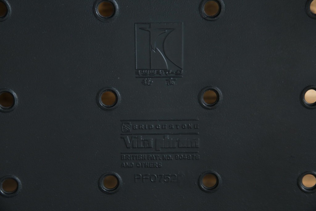 中古　超美品　展示品　使用感ほぼなし　飛騨産業　キツツキ　穂高シリーズ　美しい花柄が際立つ2人掛けソファ　定価約24万円　(R-084324)