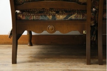 中古　超美品　展示品　使用感ほぼなし　飛騨産業　キツツキ　穂高シリーズ　美しい花柄が際立つ2人掛けソファ　定価約24万円　(R-084324)