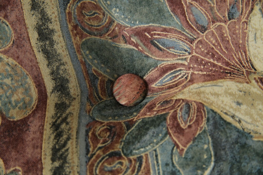 中古　超美品　展示品　使用感ほぼなし　飛騨産業　キツツキ　穂高シリーズ　美しい花柄が際立つ2人掛けソファ　定価約24万円　(R-084324)