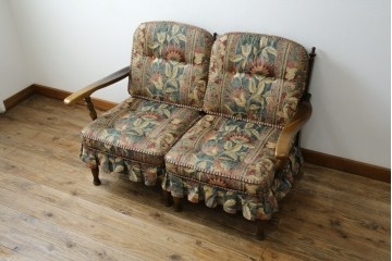 中古　超美品　展示品　使用感ほぼなし　飛騨産業　キツツキ　穂高シリーズ　美しい花柄が際立つ2人掛けソファ　定価約24万円　(R-084324)