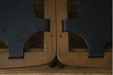 中古　超美品　展示品　使用感ほぼなし　飛騨産業　キツツキ　穂高シリーズ　美しい花柄が際立つ2人掛けソファ　定価約24万円　(R-084324)