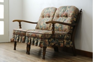 中古　超美品　展示品　使用感ほぼなし　飛騨産業　キツツキ　穂高シリーズ　美しい花柄が際立つ2人掛けソファ　定価約24万円　(R-084324)