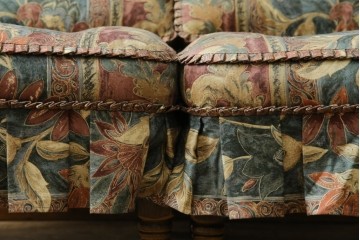 中古　超美品　展示品　使用感ほぼなし　飛騨産業　キツツキ　穂高シリーズ　美しい花柄が際立つ2人掛けソファ　定価約24万円　(R-084324)