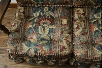 中古　超美品　展示品　使用感ほぼなし　飛騨産業　キツツキ　穂高シリーズ　美しい花柄が際立つ2人掛けソファ　定価約24万円　(R-084324)