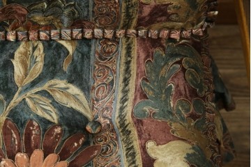 中古　超美品　展示品　使用感ほぼなし　飛騨産業　キツツキ　穂高シリーズ　美しい花柄が際立つ2人掛けソファ　定価約24万円　(R-084324)