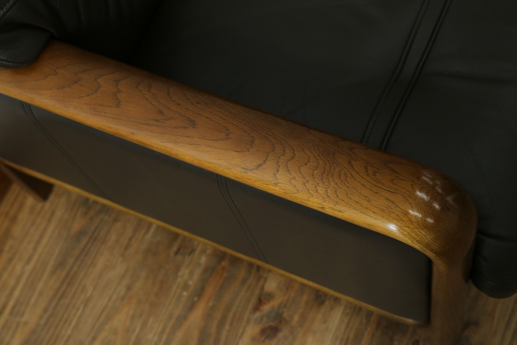 中古　カリモク家具(karimoku)　WSシリーズ　コンパクトサイズ　本革(レザー)　重厚感と快適さを兼ね備えた一人掛けソファ　定価12万円　(R-084326)
