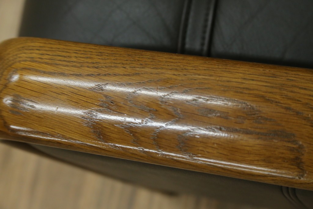 中古　カリモク家具(karimoku)　WSシリーズ　コンパクトサイズ　本革(レザー)　重厚感と快適さを兼ね備えた一人掛けソファ　定価12万円　(R-084326)