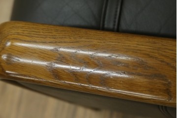 中古　カリモク家具(karimoku)　WSシリーズ　コンパクトサイズ　本革(レザー)　重厚感と快適さを兼ね備えた一人掛けソファ　定価12万円　(R-084326)