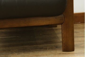 中古　カリモク家具(karimoku)　WSシリーズ　コンパクトサイズ　本革(レザー)　重厚感と快適さを兼ね備えた一人掛けソファ　定価12万円　(R-084326)