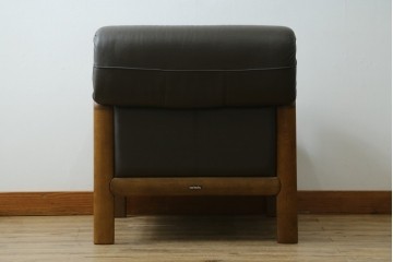 中古　カリモク家具(karimoku)　WSシリーズ　コンパクトサイズ　本革(レザー)　重厚感と快適さを兼ね備えた一人掛けソファ　定価12万円　(R-084326)