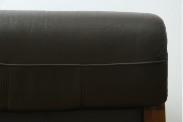 中古　カリモク家具(karimoku)　WSシリーズ　コンパクトサイズ　本革(レザー)　重厚感と快適さを兼ね備えた一人掛けソファ　定価12万円　(R-084326)