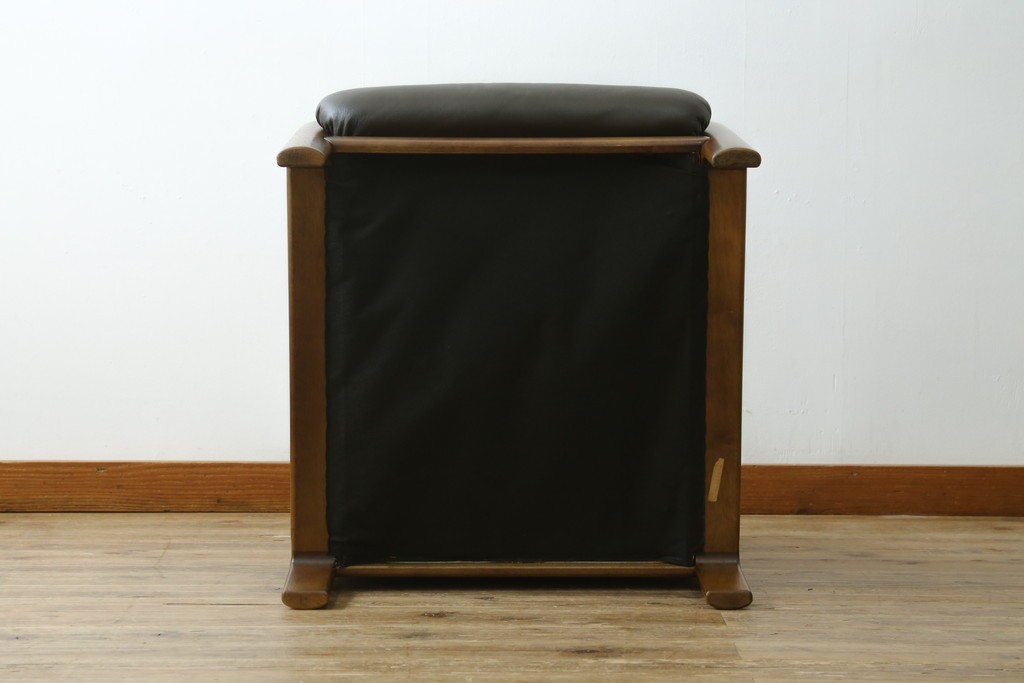 中古　カリモク家具(karimoku)　WSシリーズ　コンパクトサイズ　本革(レザー)　重厚感と快適さを兼ね備えた一人掛けソファ　定価12万円　(R-084326)