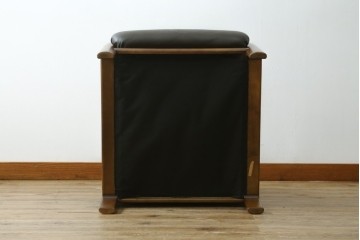 中古　カリモク家具(karimoku)　WSシリーズ　コンパクトサイズ　本革(レザー)　重厚感と快適さを兼ね備えた一人掛けソファ　定価12万円　(R-084326)