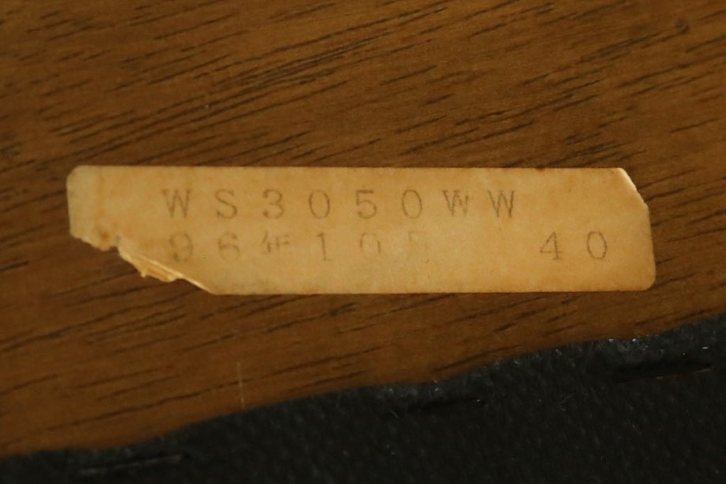 中古　カリモク家具(karimoku)　WSシリーズ　コンパクトサイズ　本革(レザー)　重厚感と快適さを兼ね備えた一人掛けソファ　定価12万円　(R-084326)
