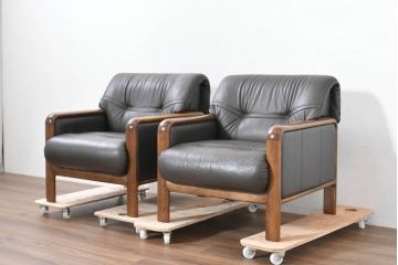 中古　カリモク家具(karimoku)　WSシリーズ　コンパクトサイズ　本革(レザー)　重厚感と快適さを兼ね備えた一人掛けソファ2脚セット(アームチェア、アームソファ、一人掛けソファ、1Pソファ、1P、バラ売り可能)(定価約24万円)(R-084326)